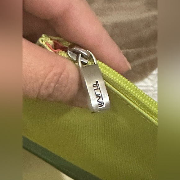 Tumi Green Tote Bag excellent condition - Picture 11 of 17